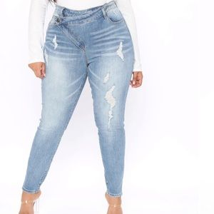 From A Distance Crossover Mid Rise Skinny Jeans - Medium Wash
